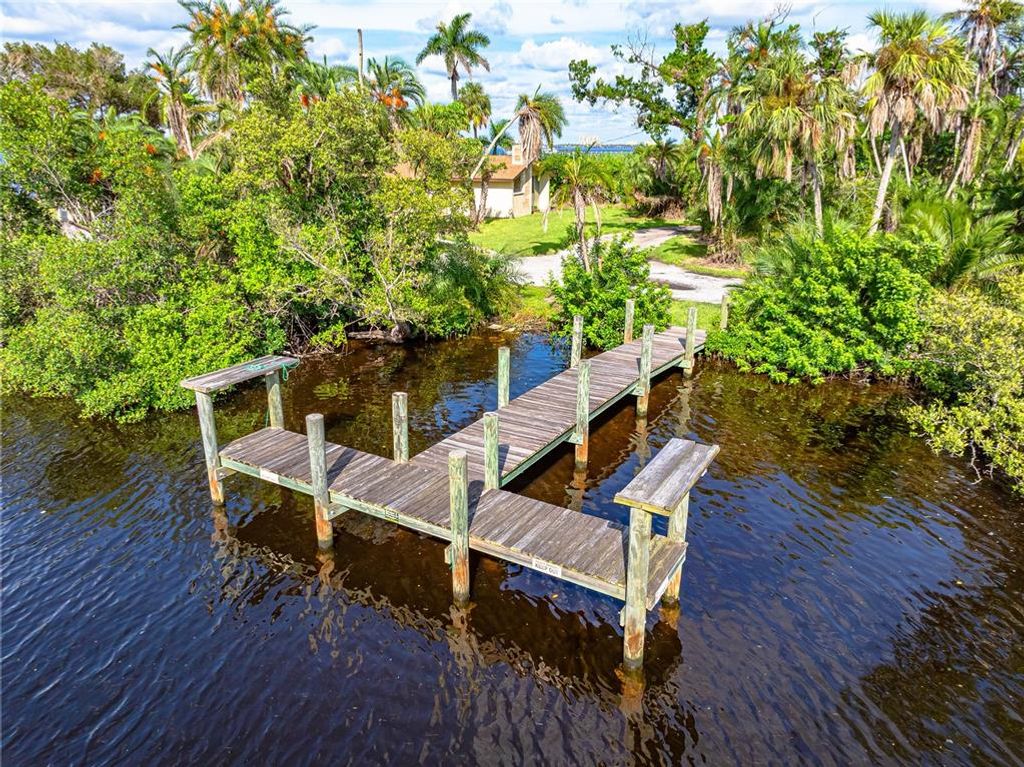 Image 18 of property listing at 3620 RIVERVIEW BOULEVARD, Bradenton, FL 34205