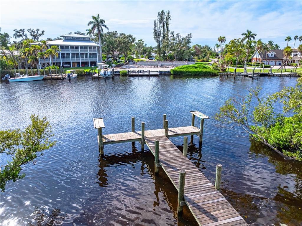Image 20 of property listing at 3620 RIVERVIEW BOULEVARD, Bradenton, FL 34205