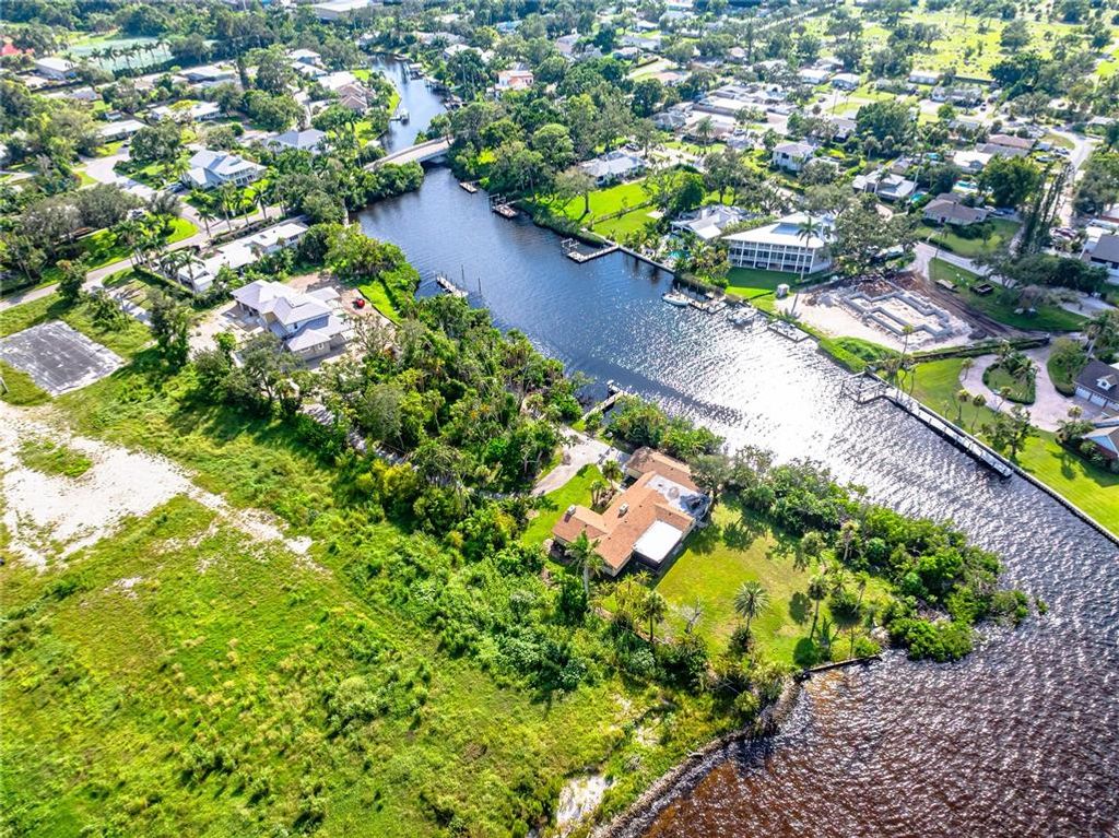 Image 21 of property listing at 3620 RIVERVIEW BOULEVARD, Bradenton, FL 34205