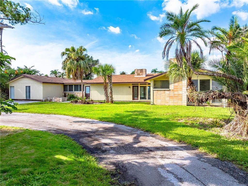 Image 25 of property listing at 3620 RIVERVIEW BOULEVARD, Bradenton, FL 34205