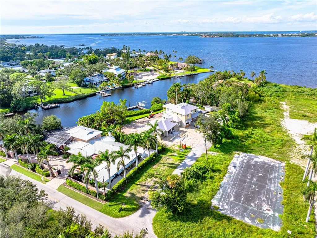 Image 26 of property listing at 3620 RIVERVIEW BOULEVARD, Bradenton, FL 34205