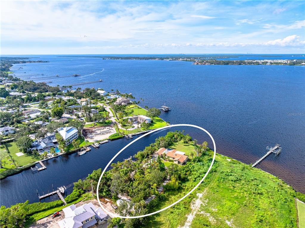 Image 5 of property listing at 3620 RIVERVIEW BOULEVARD, Bradenton, FL 34205