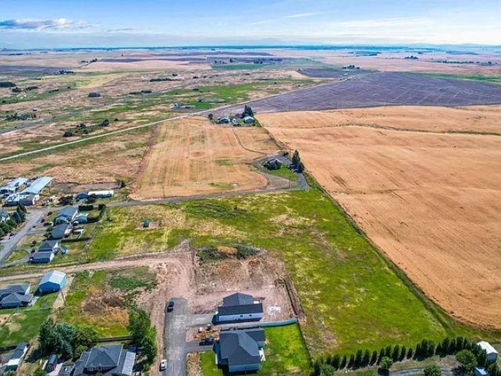 635 E Summit Ave, Reardan, WA 99029 photo 2