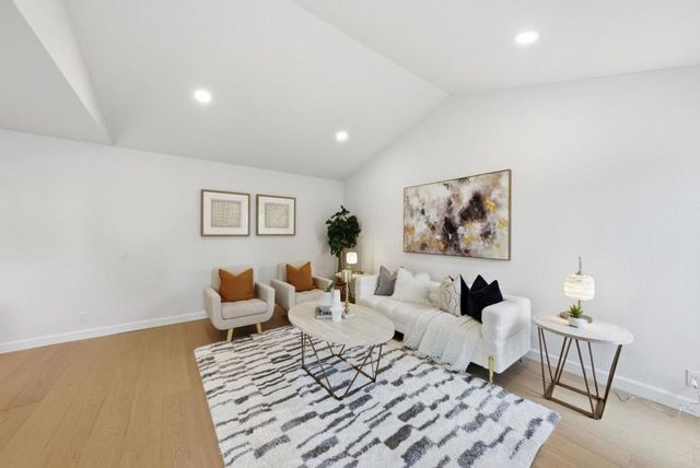 5343 Hounds, San Jose, CA 95135