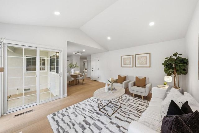 5343 Hounds, San Jose, CA 95135