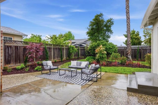 5343 Hounds, San Jose, CA 95135
