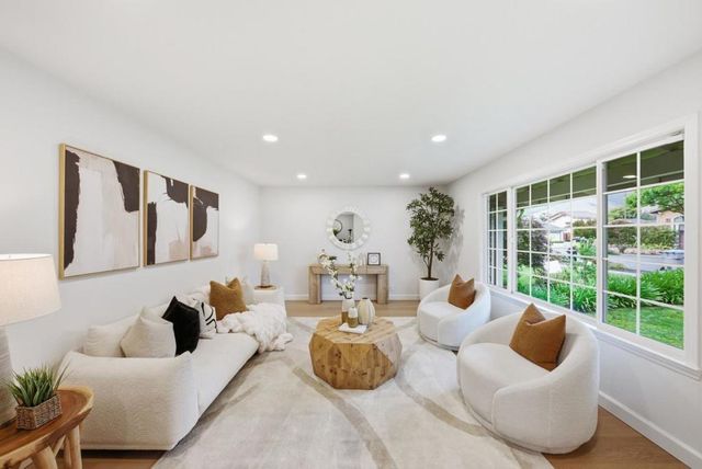 5343 Hounds, San Jose, CA 95135