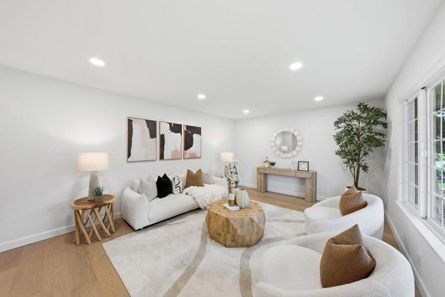 5343 Hounds, San Jose, CA 95135