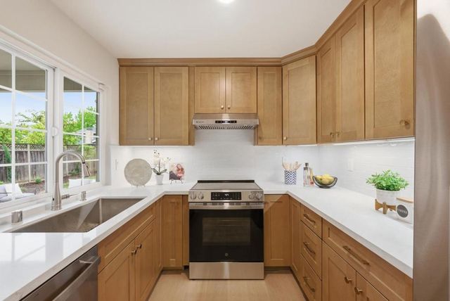 5343 Hounds, San Jose, CA 95135