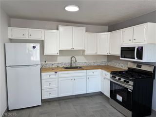 809 East Cartier Avenue E, North Las Vegas, NV 89030