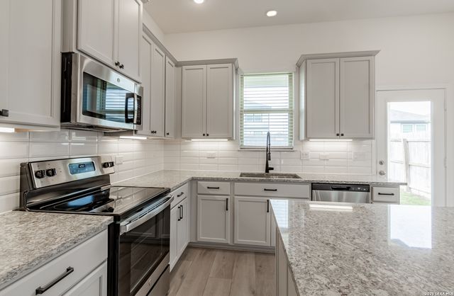 952 Windflower, New Braunfels, TX 78130