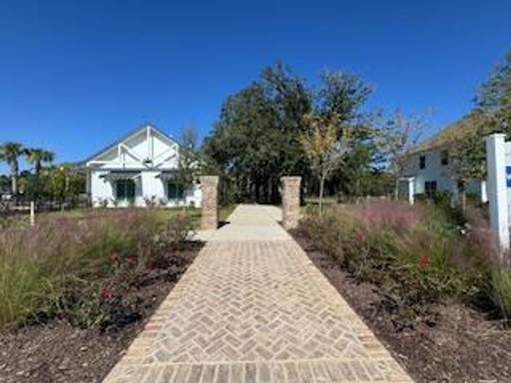 Image 16 of property listing at 209 O'Malley Drive, Summerville, SC 29483