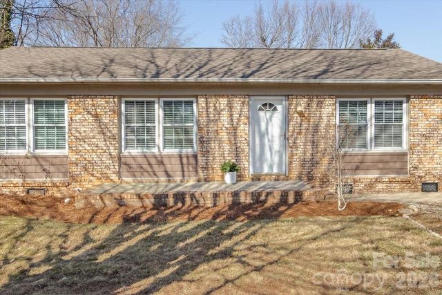 406 Robinson Clemmer Road, Dallas, NC 28034