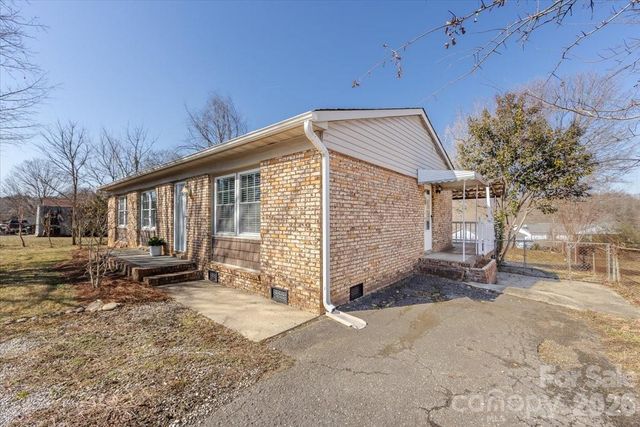 406 Robinson Clemmer Road, Dallas, NC 28034