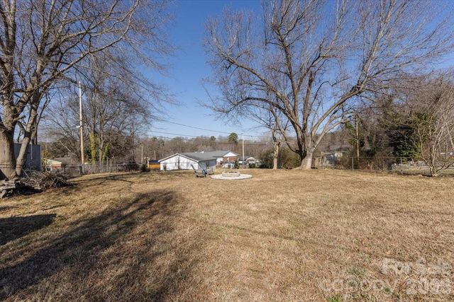 406 Robinson Clemmer Road, Dallas, NC 28034