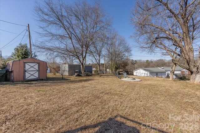 406 Robinson Clemmer Road, Dallas, NC 28034