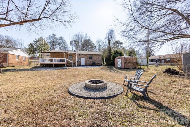 406 Robinson Clemmer Road, Dallas, NC 28034