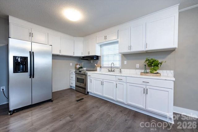 406 Robinson Clemmer Road, Dallas, NC 28034