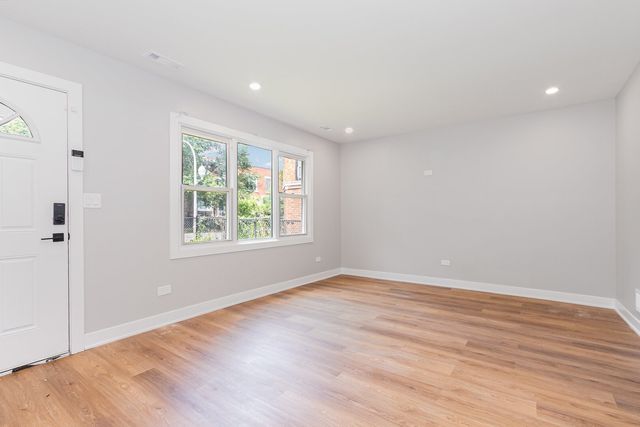 527 N Saint Louis Avenue, Chicago, IL 60624