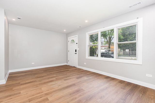 527 N Saint Louis Avenue, Chicago, IL 60624