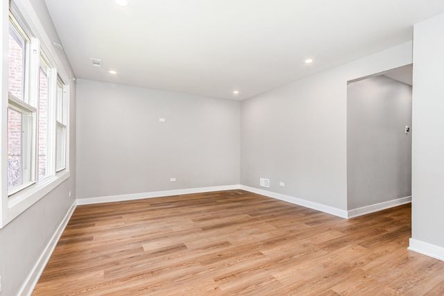 527 N Saint Louis Avenue, Chicago, IL 60624