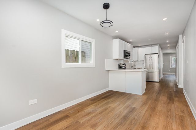 527 N Saint Louis Avenue, Chicago, IL 60624