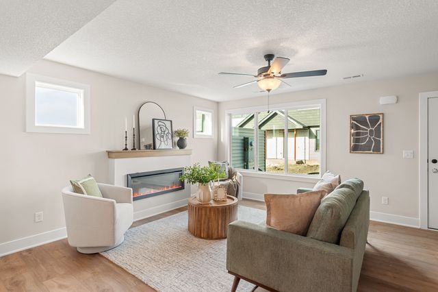 598 NE Hart Lane, Ankeny, IA 50021