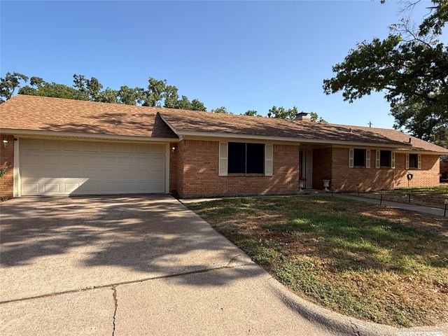 604 Kingwood Drive, Mineral Wells, TX 76067