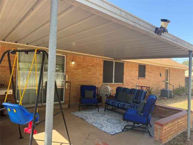 604 Kingwood Drive, Mineral Wells, TX 76067
