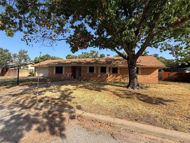 604 Kingwood Drive, Mineral Wells, TX 76067