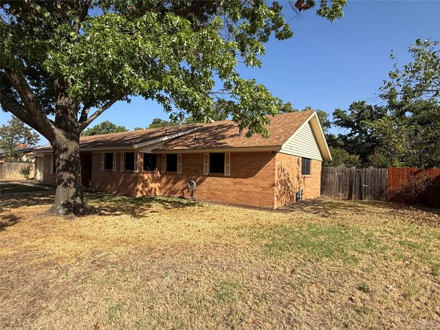 604 Kingwood Drive, Mineral Wells, TX 76067