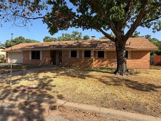 604 Kingwood Drive, Mineral Wells, TX 76067