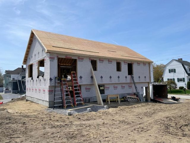 195 Bismark Street, Manchester, NH 03102
