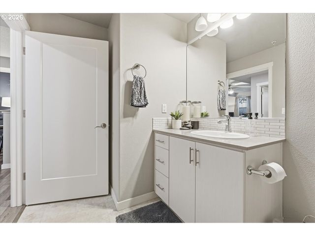 16449 Nw CHADWICK Way 108, Portland, OR 97229