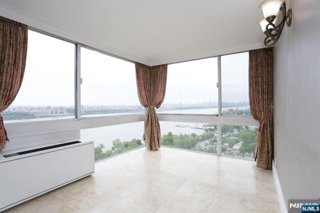 200 Old Palisade Road 15C, Fort Lee, NJ 07024
