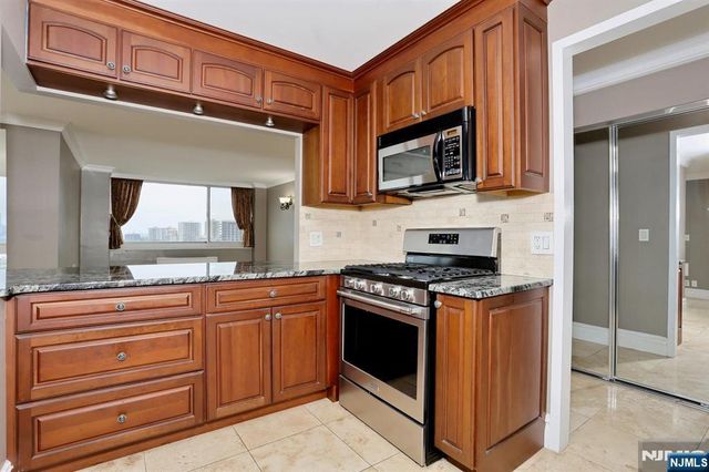 200 Old Palisade Road 15C, Fort Lee, NJ 07024