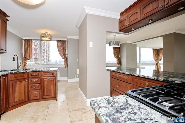 200 Old Palisade Road 15C, Fort Lee, NJ 07024