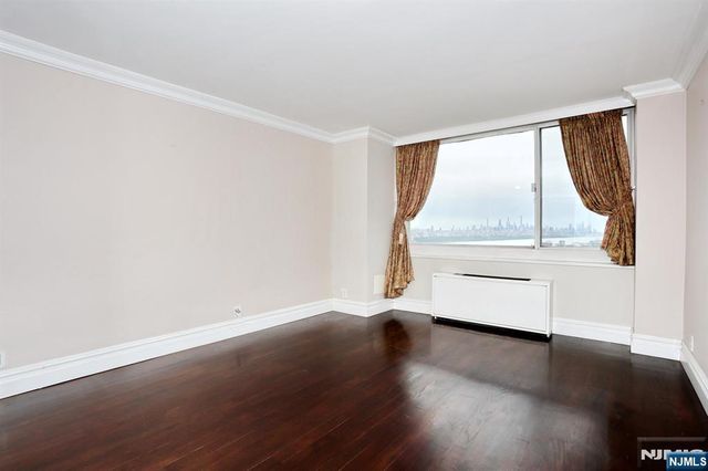 200 Old Palisade Road 15C, Fort Lee, NJ 07024