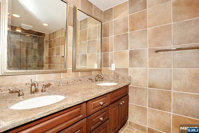 200 Old Palisade Road 15C, Fort Lee, NJ 07024