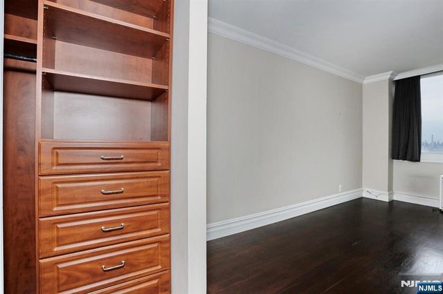 200 Old Palisade Road 15C, Fort Lee, NJ 07024