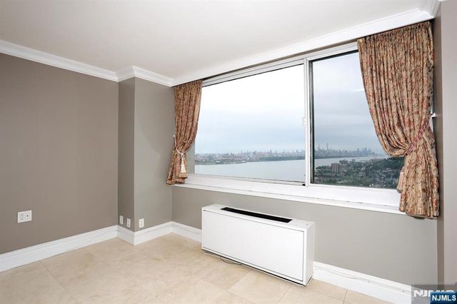 200 Old Palisade Road 15C, Fort Lee, NJ 07024
