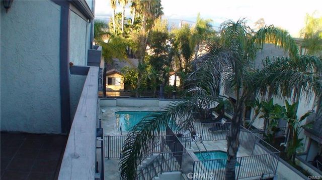 20253 Keswick Street 325, Winnetka, CA 91306