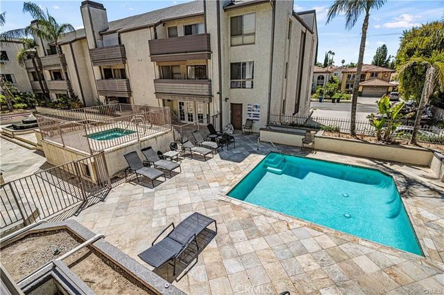 20253 Keswick Street 325, Winnetka, CA 91306