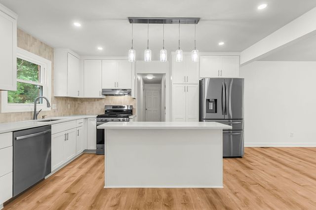 104 Stratford Drive, Summerville, SC 29485