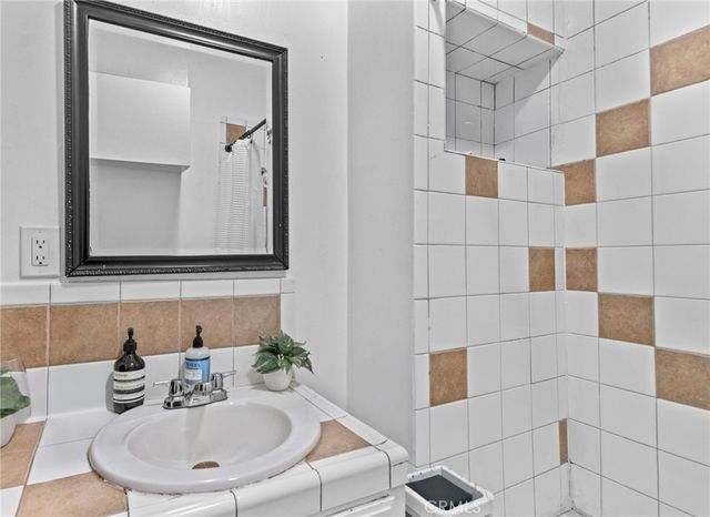 1154 1156 N Wilton Place, Los Angeles, CA 90038