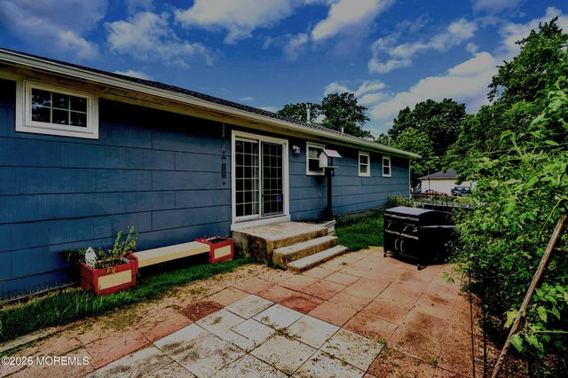 402 Lakeview Boulevard, Browns Mills, NJ 08015