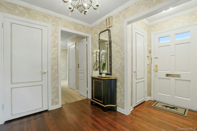 1 Elm Road, Scarsdale, NY 10583