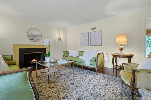 1 Elm Road, Scarsdale, NY 10583