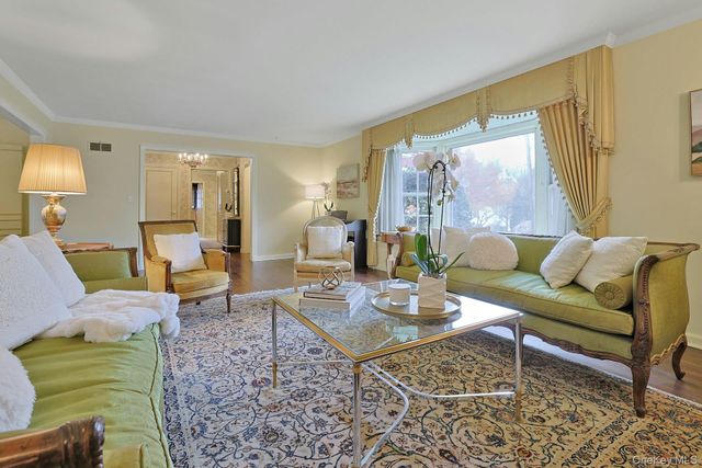 1 Elm Road, Scarsdale, NY 10583