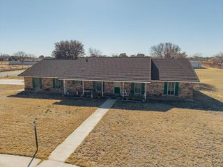 906 E County Rd 123, Midland, TX 79706